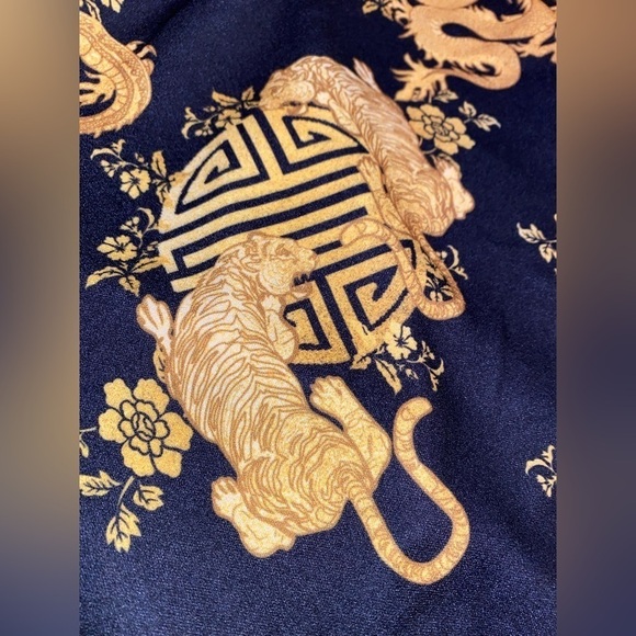 PrettyLittleThings Contrasting Dragon Women Black Tie Front Jumpsuit NWT Large - Picture 8 of 8